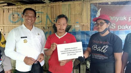 Yayasan Relawan Bali Andy Karyasa Wayan Serah Terimakan Bantuan Bedah Rumah